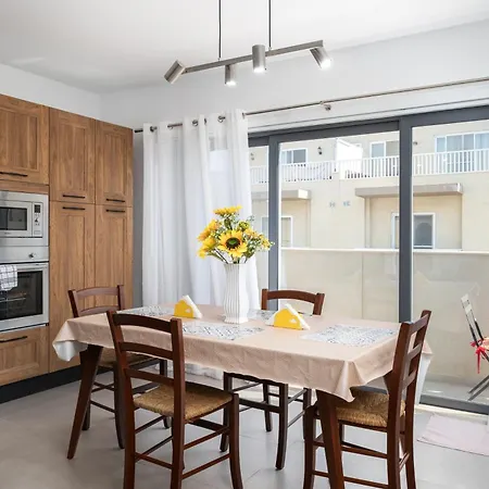 Apartmán Modern 2br Stylish With 2 Balconies - Close To St Julian's & Sliema & Yacht Marina Pietà