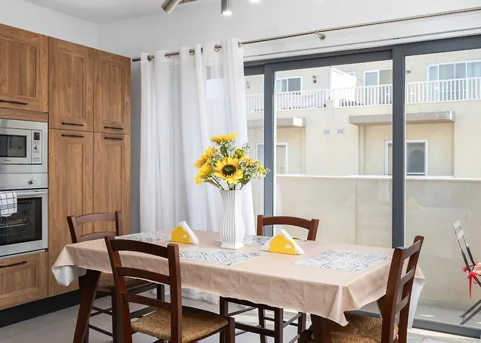 Апартаменты Modern 2br Stylish With 2 Balconies - Close To St Julian's & Sliema & Yacht Marina Pieta